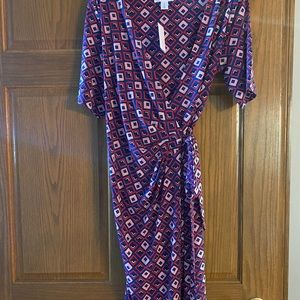 Cute maternity dress!